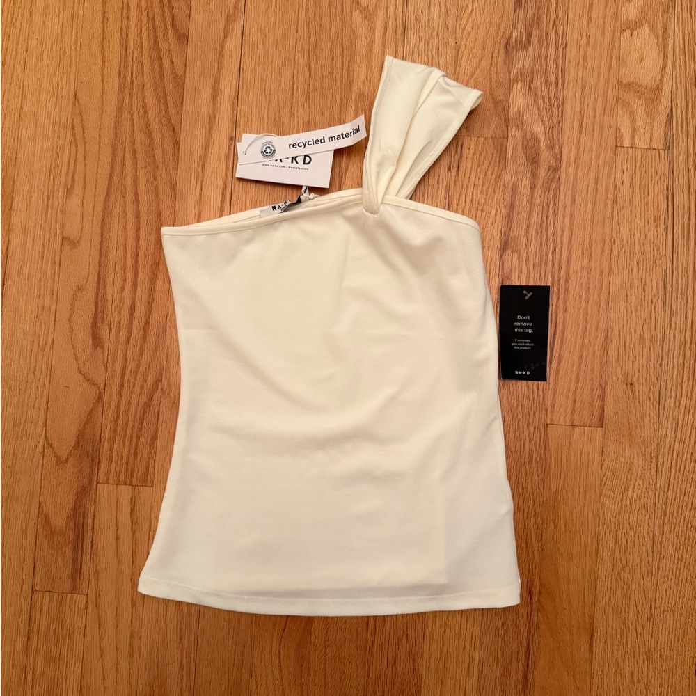 NA-KD Shoulder Twist Detail Top